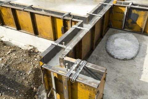 型枠解体作業の安全性を高める取り組み